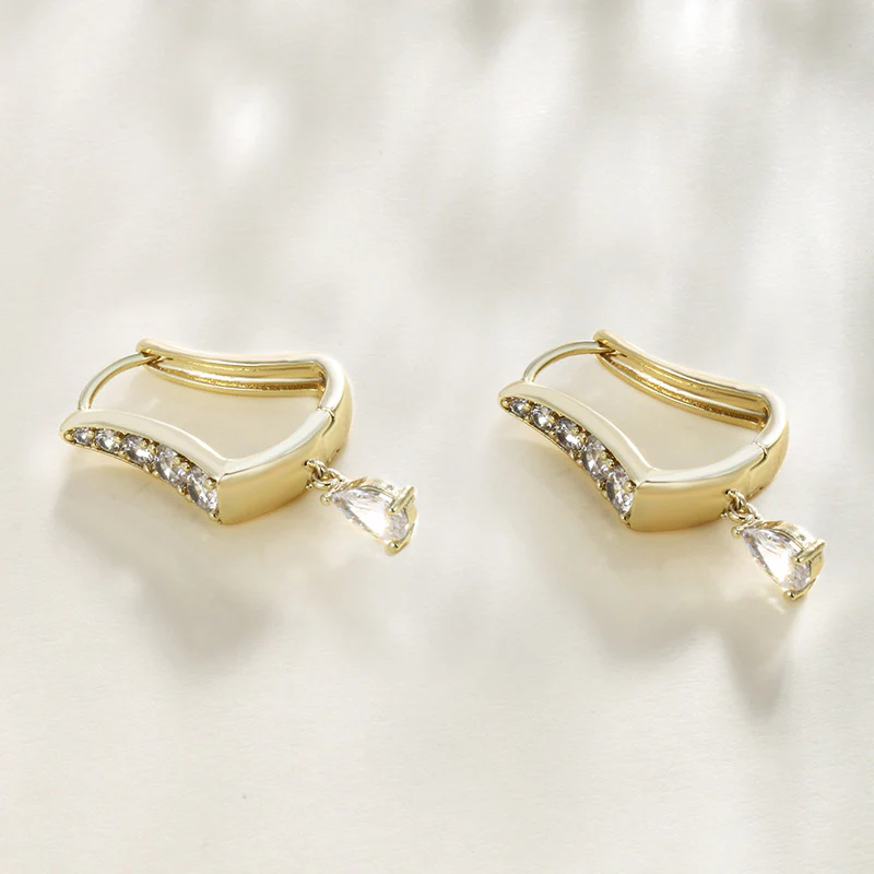 Exquisite U-Shaped Diamond-Set Earrings - Image 3