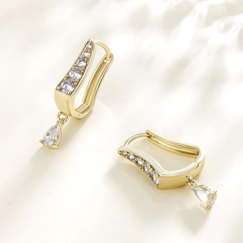 Exquisite U-Shaped Diamond-Set Earrings - Image 5