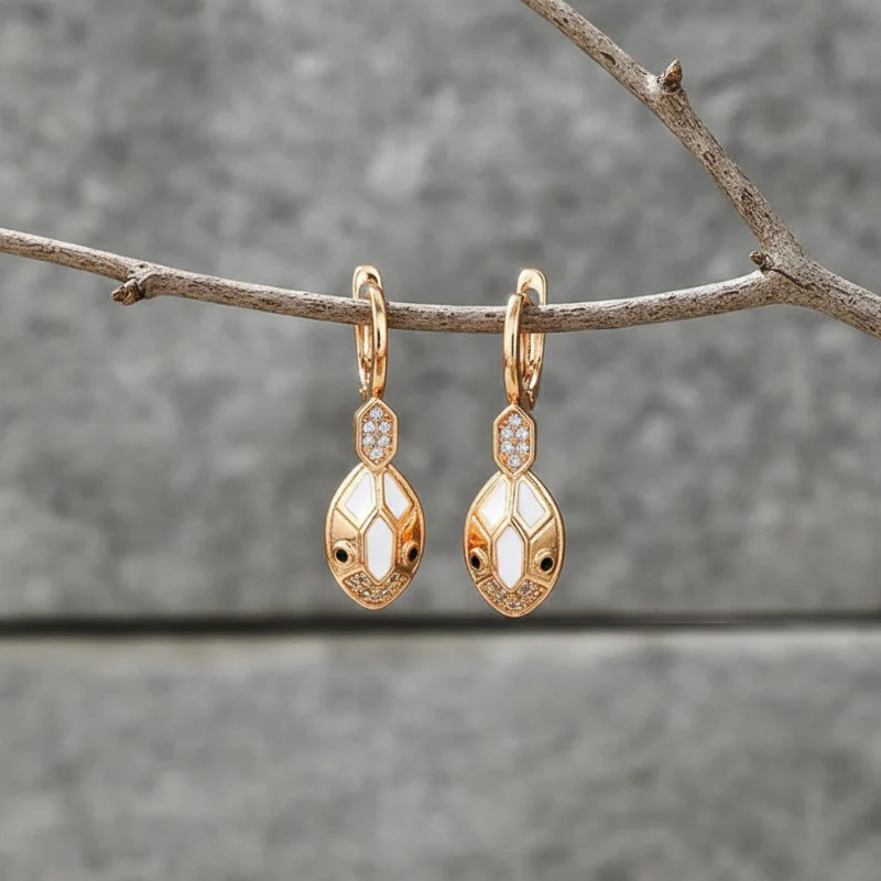 Luxury Turtle Design Niche Earrings - Image 3