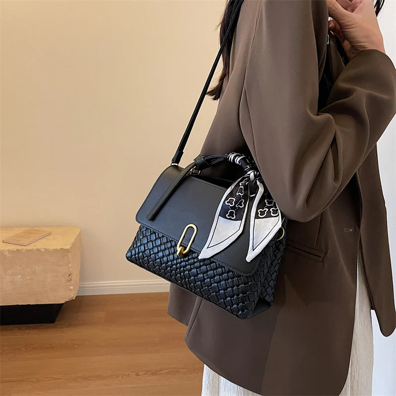French Niche Small Square Commuting Shoulder Bag - Image 4