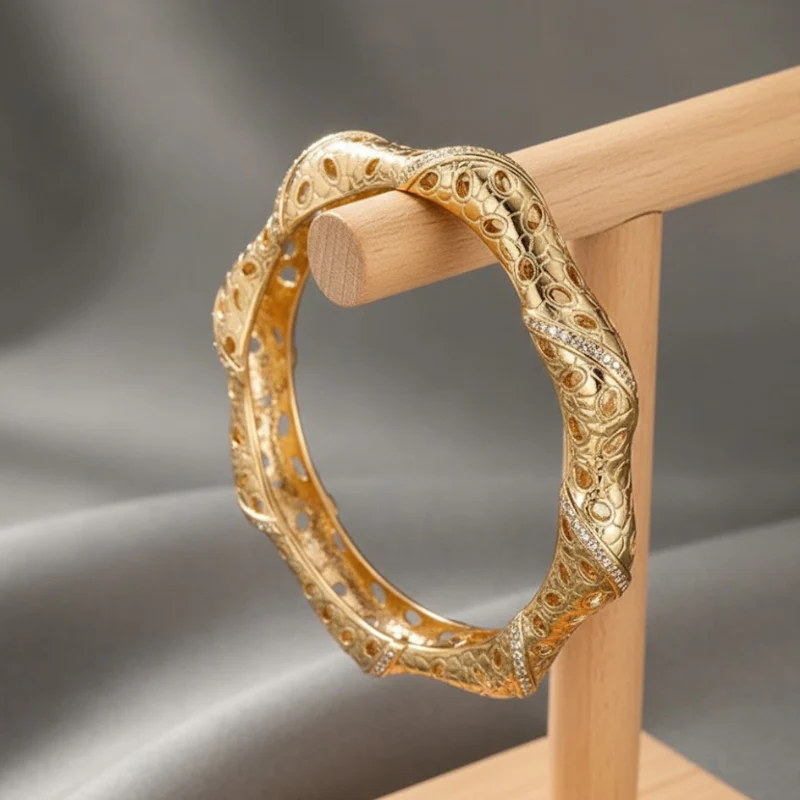 Retro Alloy Light Luxury Bracelet - Image 3