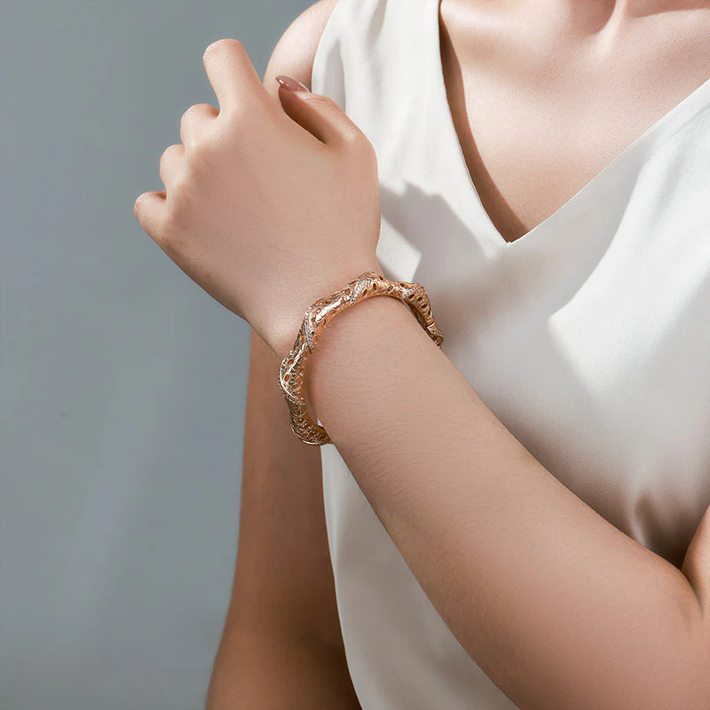Retro Alloy Light Luxury Bracelet - Image 4