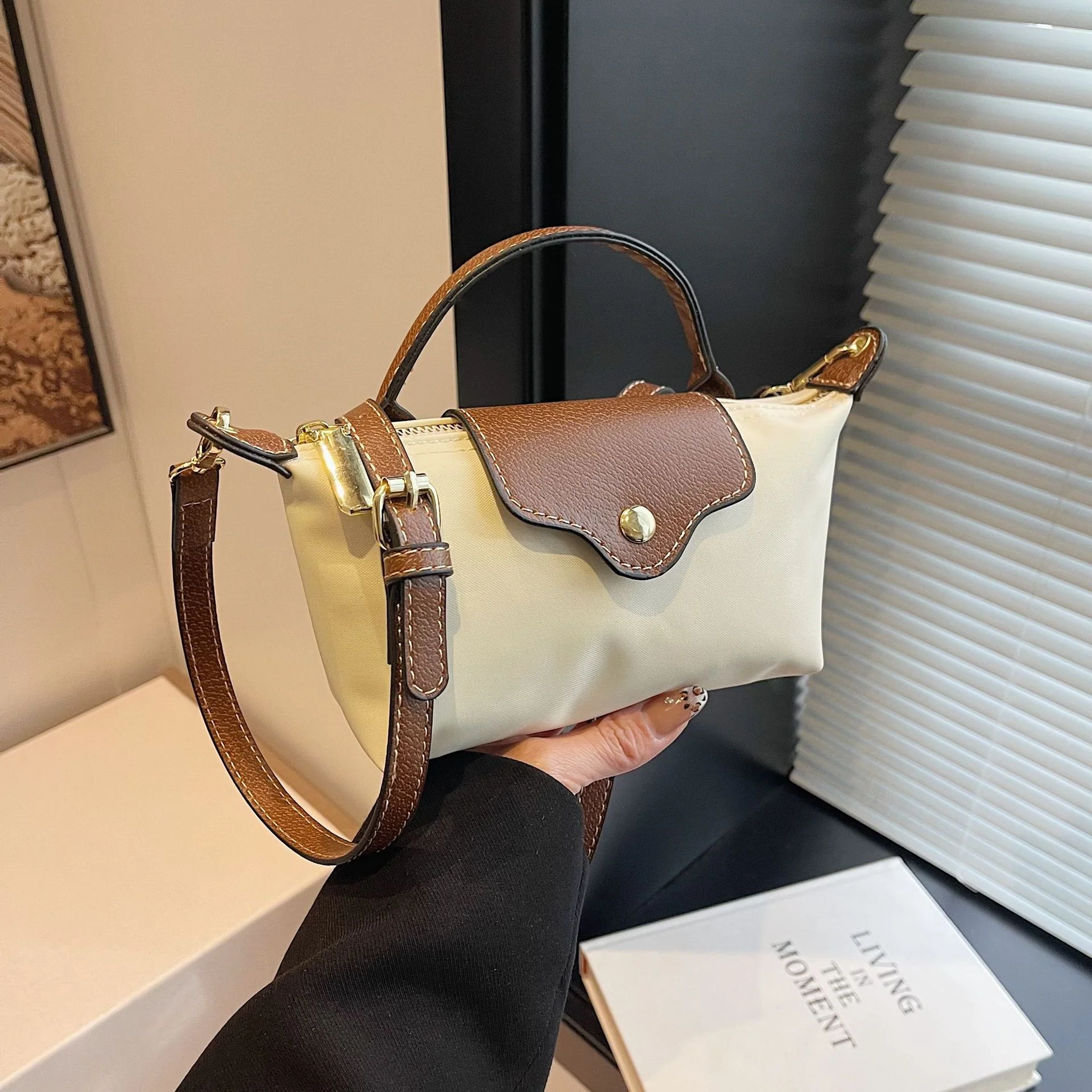 Trendy Square Crossbody Bag For Women - Image 6
