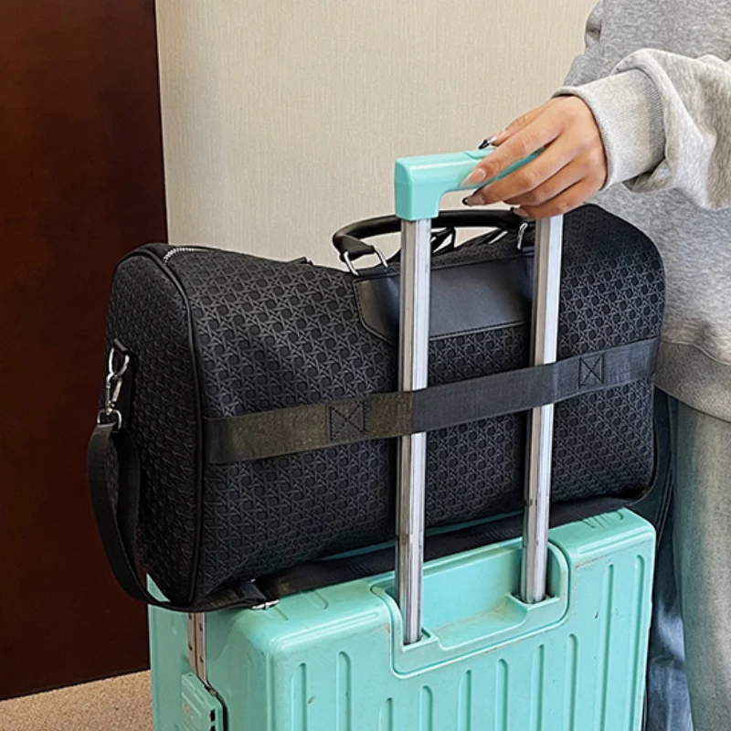 Large Capacity  Travel and Fitness Duffle Bag - Image 6