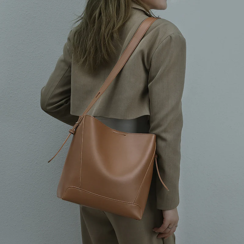 Large Capacity  Fashion Bucket Shoulder Bag - Image 4