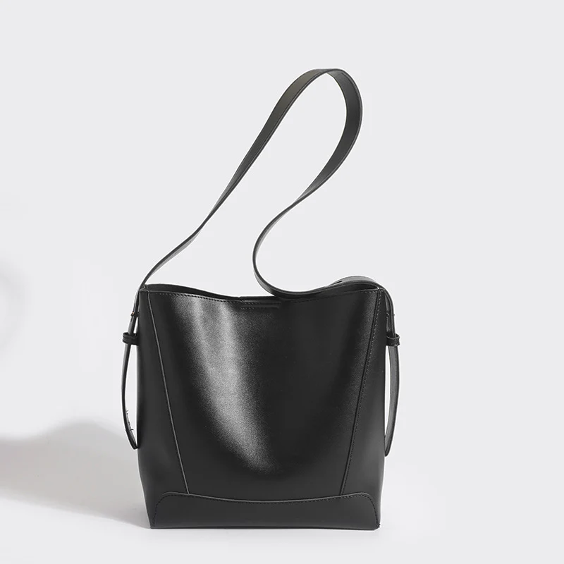 Large Capacity  Fashion Bucket Shoulder Bag - Image 5