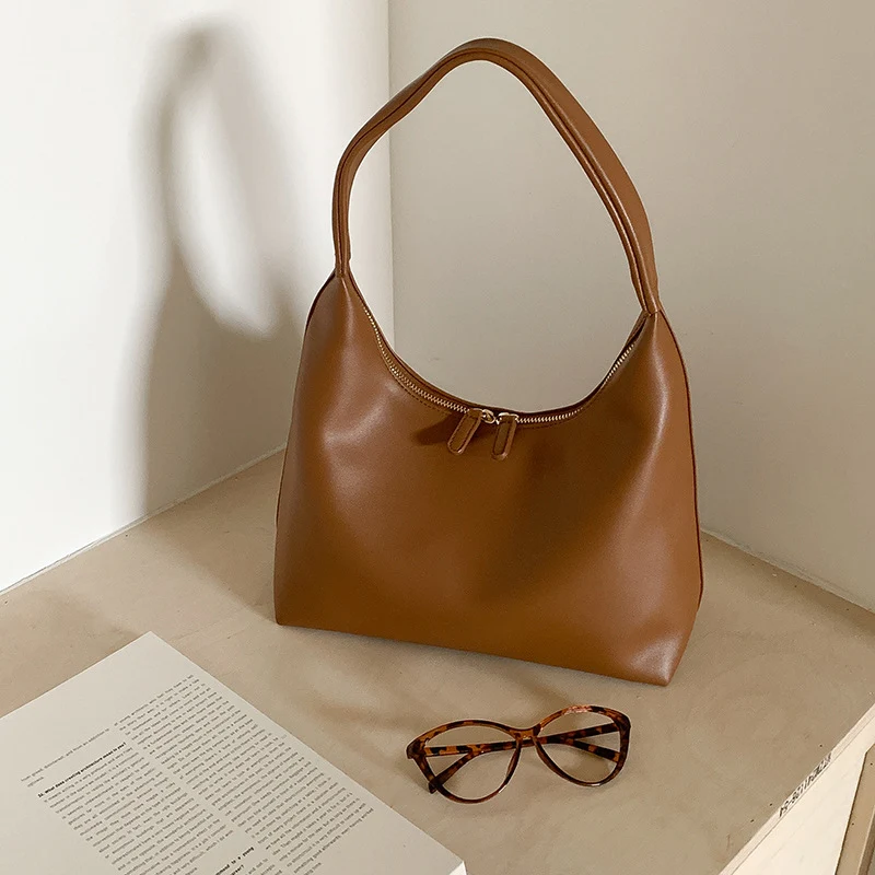 Women's Professional Sleek Vegan Shoulder Bag - Image 2