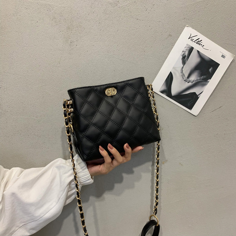 Diamond Chain Style  Mini Shoulder Bag - Image 5