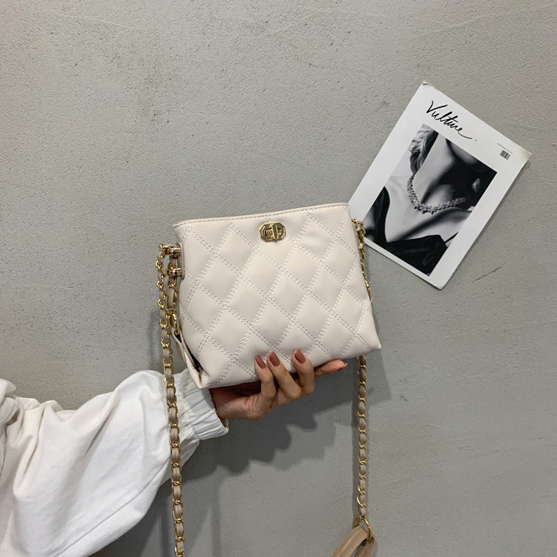 Diamond Chain Style  Mini Shoulder Bag - Image 6